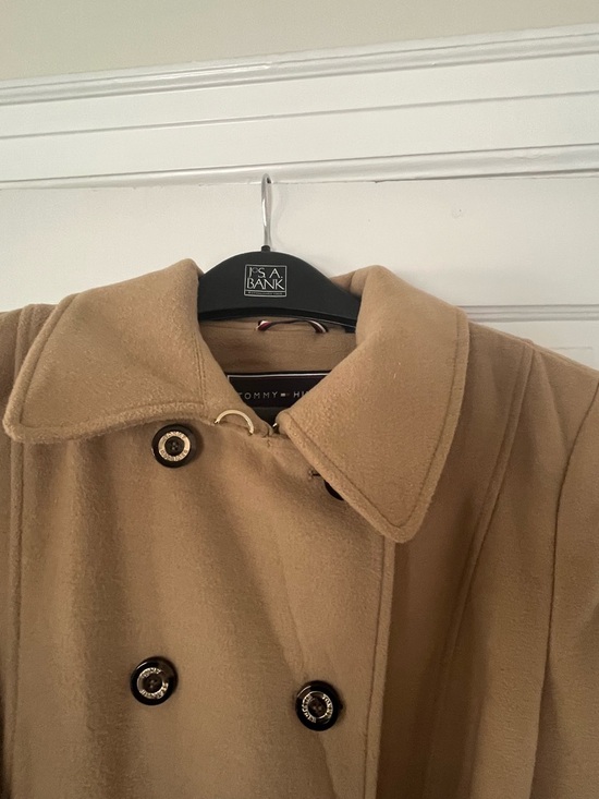 Tommy Hilfiger Tan Double-Breasted Wool Coat with Burgundy Lining - Picture 4 of 13